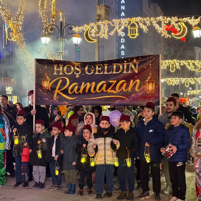 Karabük'te ramazan ayı dolayısıyla fener alayı düzenlendi