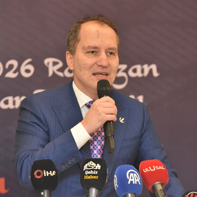 Yeniden Refah Partisi Genel Başkanı Erbakan, Sakarya'da partisinin iftar pr...