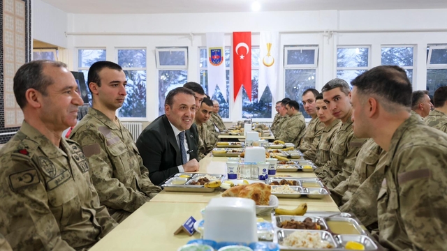 Bilecik Valisi Sözer, jandarma personeliyle iftarda buluştu