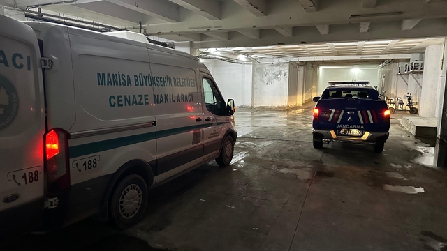 Manisa'da yüksek gerilim hattına kapılan işçi öldü