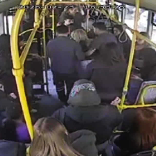 Minibüste rahatsızlanan yolcu için güzergahını değiştirdi, hastaneye yetişt...