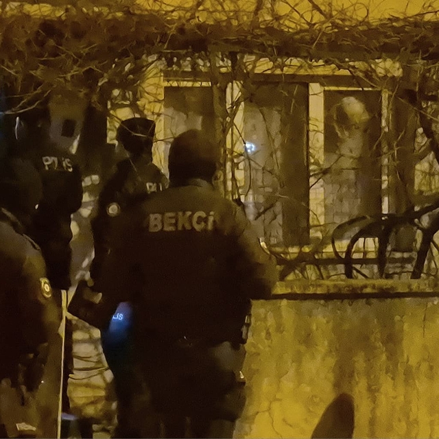 Evine pencereden giren genç, hırsız sanılarak paniğine neden oldu
Kapı kapı...