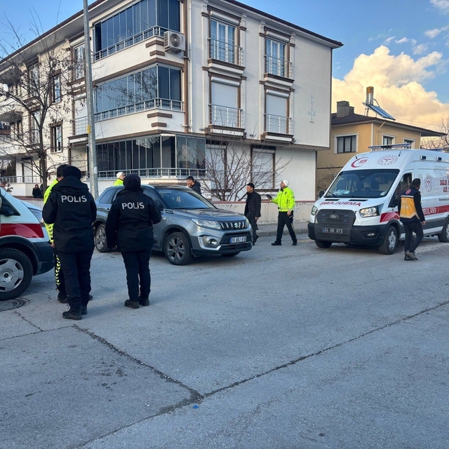 Erzincan'da iki otomobil çarpıştı: 2'i çocuk 3 kişi yaralandı