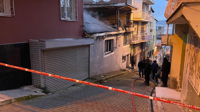 İzmir'de müstakil evde yangın