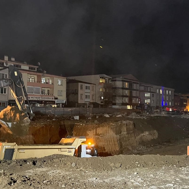 Merkez Çarşısı Kentsel Dönüşümünde hafriyat çalışmaları sürüyor