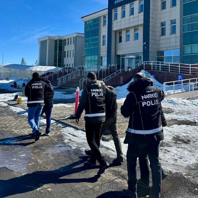 Kars'ta uyuşturucu operasyonu: 3 tutuklama
