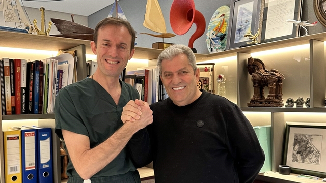 İlaç yazdırmaya gitti, kendisini ameliyat masasında buldu
Foça'da yaşayan 61 yaşındaki Ali Toker, hem bypass hem 6,5 santimlik aort anevrizması ameliyatıyla sağlığına kavuştu