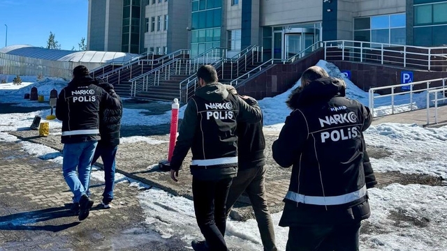 Kars'ta uyuşturucu operasyonu: 3 tutuklama