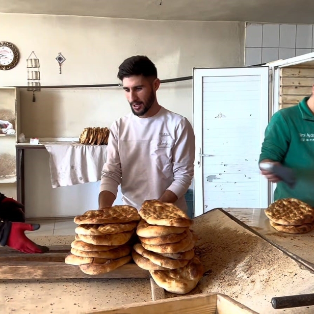 Adilcevaz'da üç fırın Ramazan pidesini eski fiyattan satacak