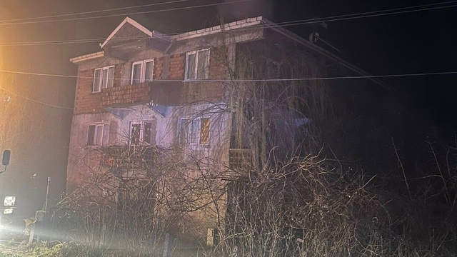 Perşembe'de çatı alevlere teslim oldu