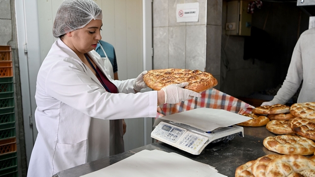 Kuşadası Belediyesi'nden fırınlara gramaj ve fiyat denetimi