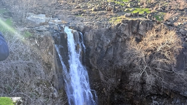 Diyarbakır'da yağışların artması ile coşan şelaleler ziyaretçi akınına uğruyor