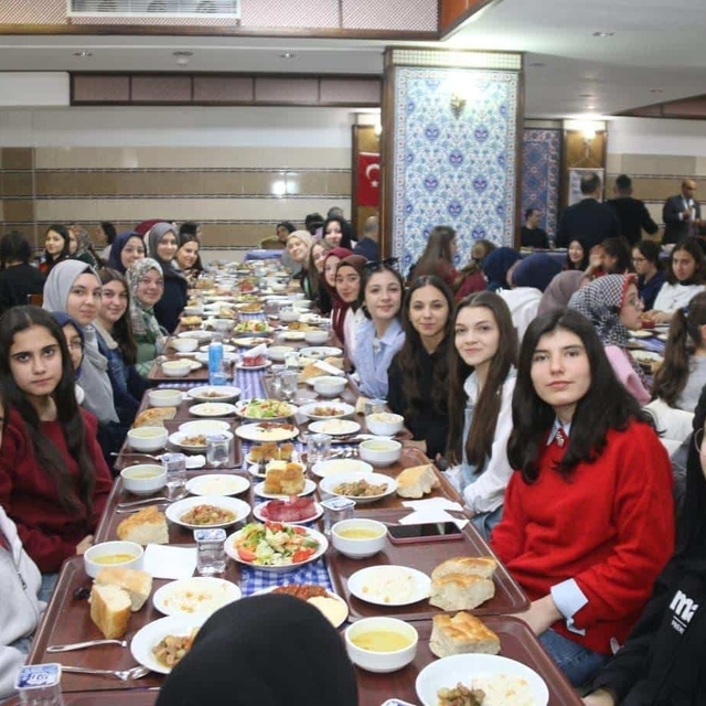 Tavşanlı Devlet Ana Kız Anadolu İmam Hatip Lisesi'nde iftar programı
