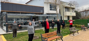 +60 Yaş Kulübü'nde spor ve zihinsel egzersiz bir arada