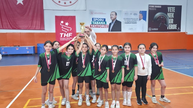 Okul Sporları Küçükler Hentbol Müsabakaları sona erdi
