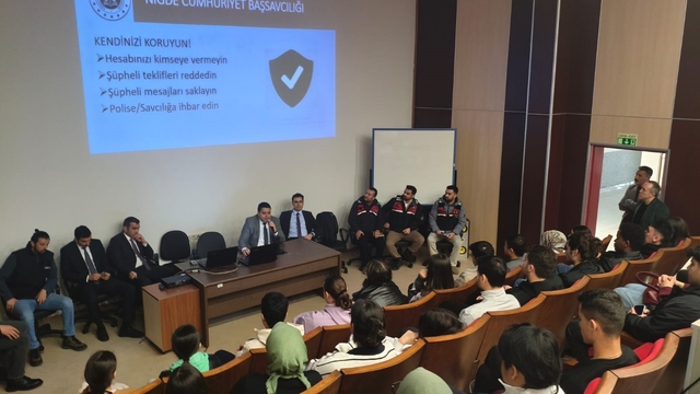 Üniversite öğrencilerine siber güvenlik ve IBAN uyarısı yapıldı
