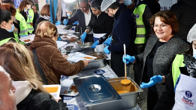 Didim Belediyesi'nden Akbük'te Ramazan iftarı