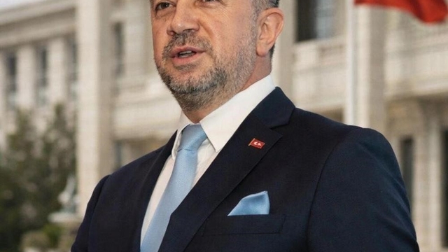 Ercan Sarıkaya'dan müjde: "KUMSmall'ın 420 milyon TL'lik borcu önümüzdeki ay bitiyor"
Kayseri Mobilyacılar Odası ve Kumsmall AVM Yönetim Kurulu Başkanı Ercan Sarıkaya:
"Sermaye betona gömülmekten vazgeçilmeli"
"Sosyal medyadan mobilya alışverişine dikkat etsinler"