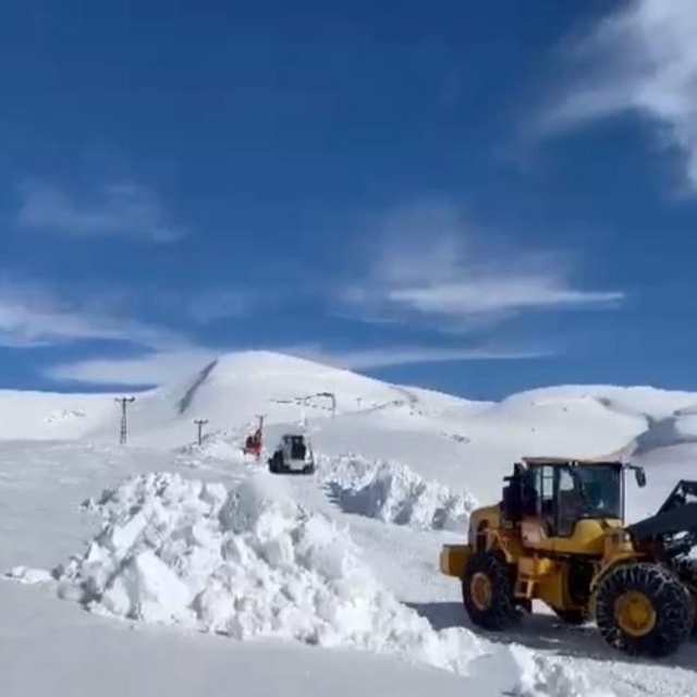 Şırnak'ta ekiplerin kar mesaisi sürüyor