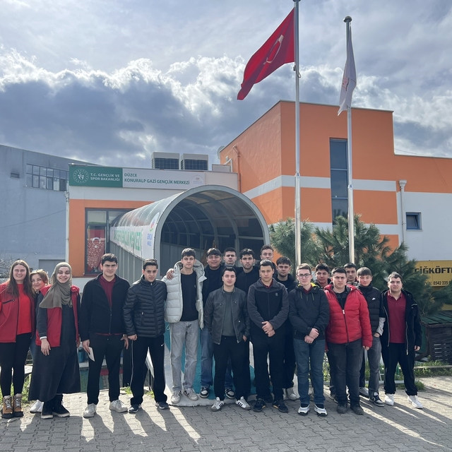 Liseliler gençlik merkezinde