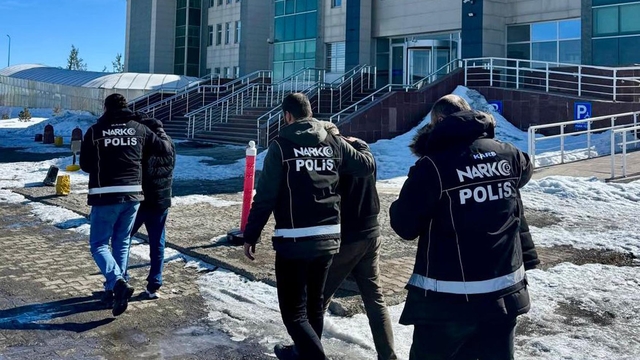 Peçeteye emdirilmiş 1104 içimlik bonzai ele geçirildi