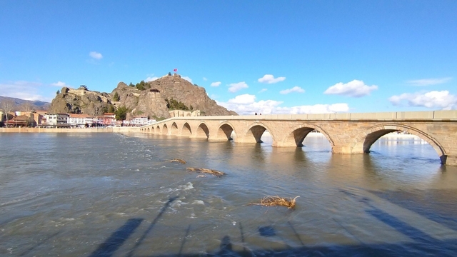 Çorum'da kış yağışlarıyla Kızılırmak'ın debisi yükseldi