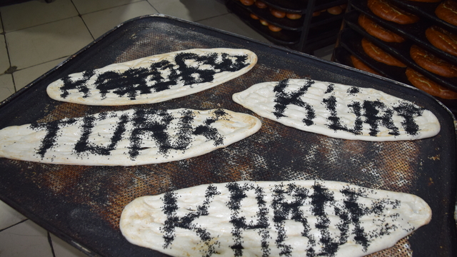 Van'da fırın işletmecisinden ramazan pidesiyle 'kardeşlik' mesajı