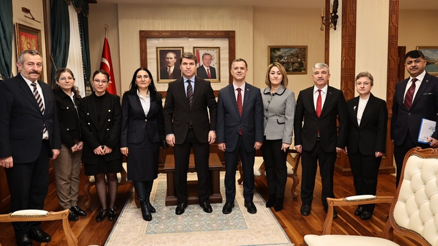 Defterdarlık çalışanlarından Vergi Haftası dolayısıyla Vali Bakan'a ziyaret