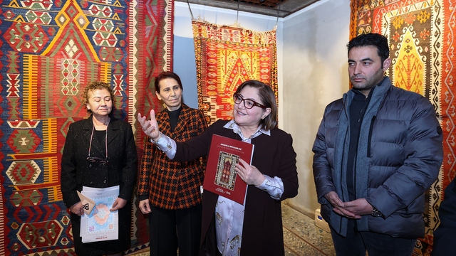 Gaziantep'te Anadolu seccadelerinin hikayesinin yer aldığı sergi ziyarete açıldı Koleksiyoner Söylemez'in eserlerinden oluşan sergi 30 Mart'a kadar açık