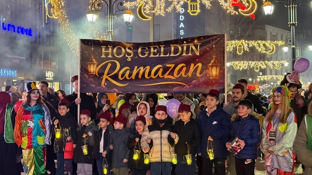 Karabük’te Ramazan coşkusu sokaklara taştı: Fener alayı ve Ramazan sokağına yoğun ilgi
