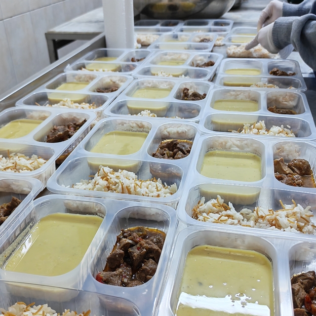 Gönüllü gençlerle iftar seferberliği
Ramazanda hem yemek desteği hem temizl...