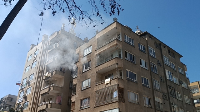 Apartman dairesinde çıkan yangın korkuttu