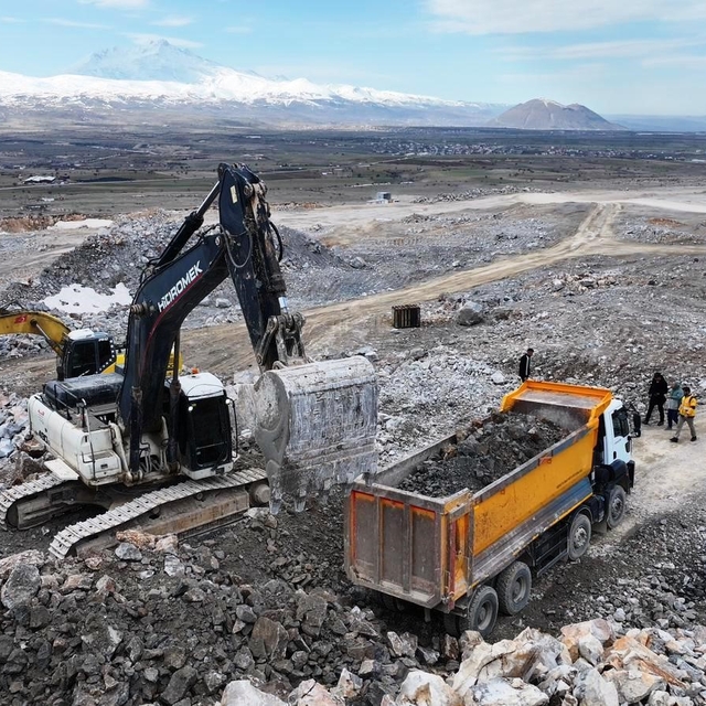 Başkan Çolakbayrakdar: "Kayseri'de tek, Türkiye'de sayılı agrega tesisimizl...