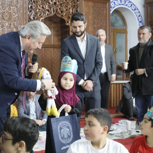 "İlk Orucum İlk İftarım" Programında gönül sofrası çocukların neşesi ile be...