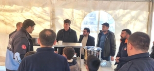 Pasinler Belediyesi'nden vatandaşa sıcak yemek ikramı