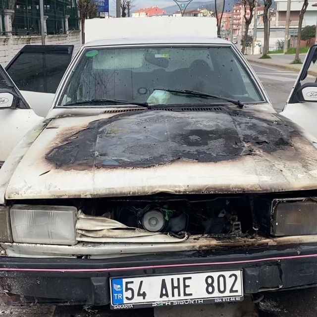 Seyir halindeki araçta yangın