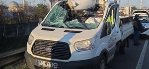 TIR'daki beton bloka kamyonet çarptı; 1 ölü, 1 yaralı