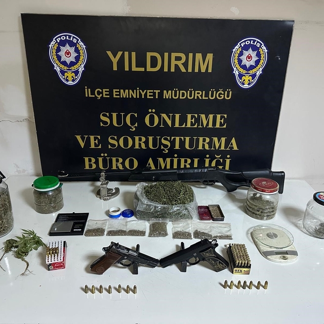 Bursa'da film gibi zehir baskını...Dilenci kılığındaki polis kapıyı açtırdı