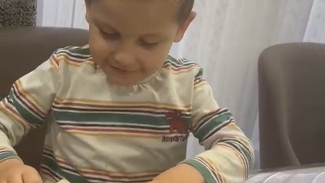 Rizeli miniklerden TSK Güçlendirme Vakfı'na anlamlı bağış
"Oyuncak alacaktım ama askerlerimize göndermek istiyorum"