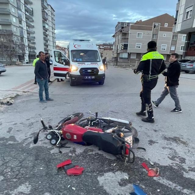 Karaman'da otomobille motosikletin karıştığı kaza ucuz atlatıldı