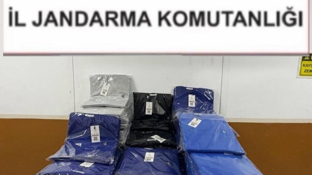 Kocaeli'de 3 milyonluk sahte giyim ürünü ele geçirildi