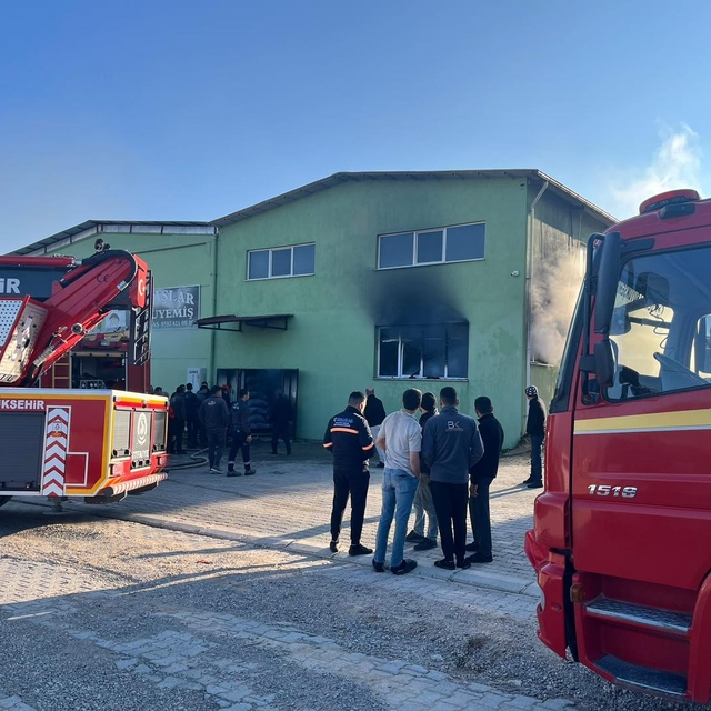 Denizli'de iş yerinde çıkan yangın söndürüldü