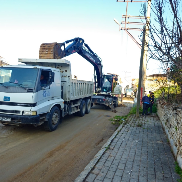 Aydın Büyükşehir, yol çalışmalarına devam ediyor