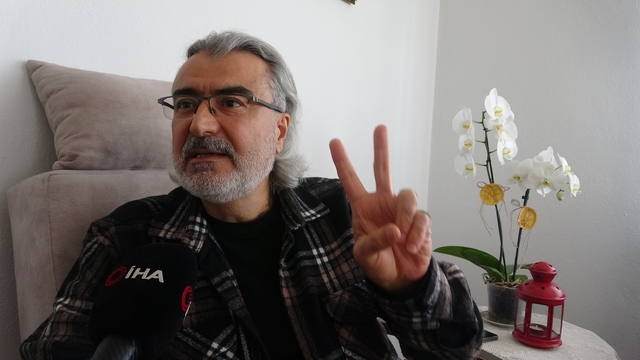 28 Şubat mağduru Şimşek: "Başörtülü eşimi ticari taksi ile gece arka koltukta saklayıp lojmana geçiriyordum" Disiplinsizlik sebebiyle ordudan atıldı, 2011 yılında çıkan kanunla geri döndü Hakan Şimşek: "Biz bir helalleşme bekliyoruz"