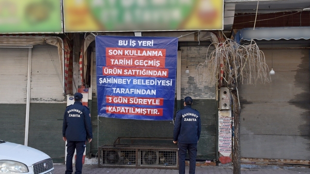 Şahinbey'de son kullanma tarihi geçmiş ürün sattığı tespit edilen iki iş yeri kapatıldı
Şahinbey Belediyesi zabıta ekiplerinden Ramazan denetimleri