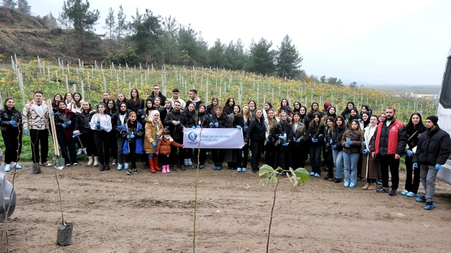 SUBÜ öğrencileri fidanları toprakla buluşturdu
