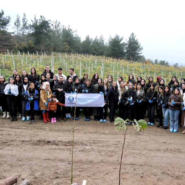 SUBÜ öğrencileri fidanları toprakla buluşturdu