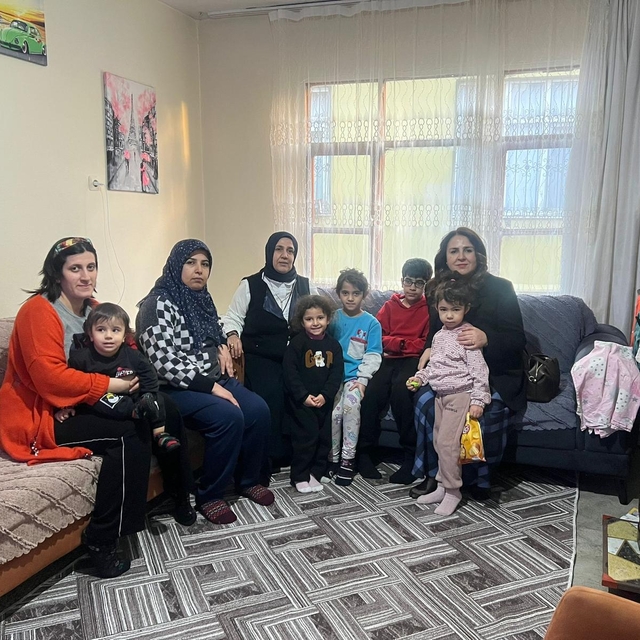 AK Parti Adana Kadın Kolları Başkanı Söylemez, ilçelerde ziyaretlerine deva...