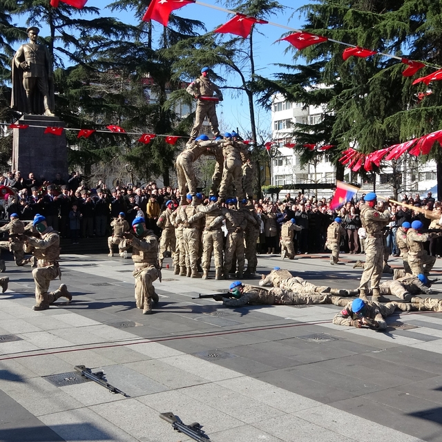 Jandarmadan nefes kesen hareketler
Trabzon'un düşman işgalinden kurtuluşunu...