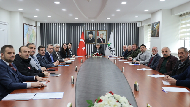 Artvin Valisi Ergün, muhtarlarla bir araya geldi